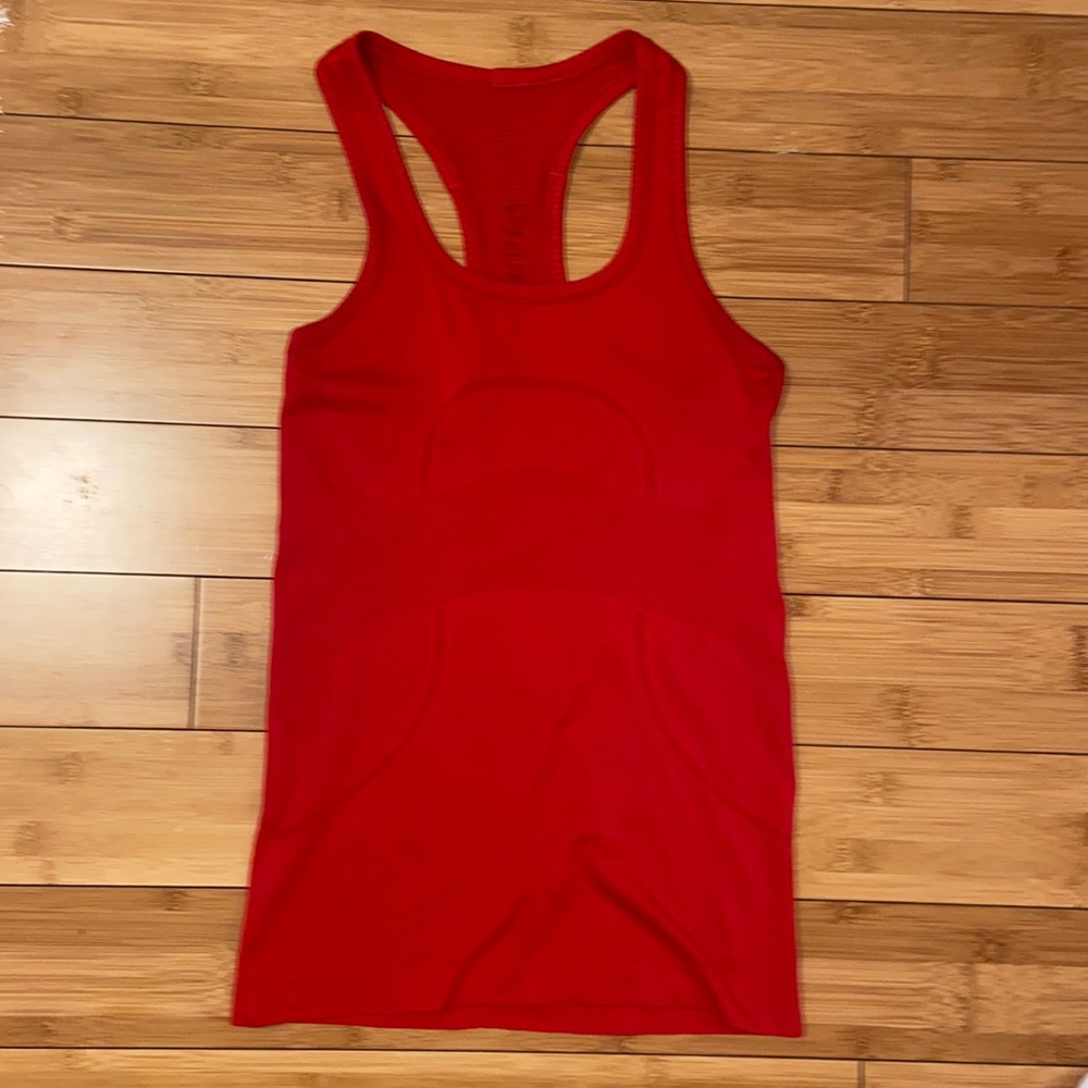 red lululemon tank 4